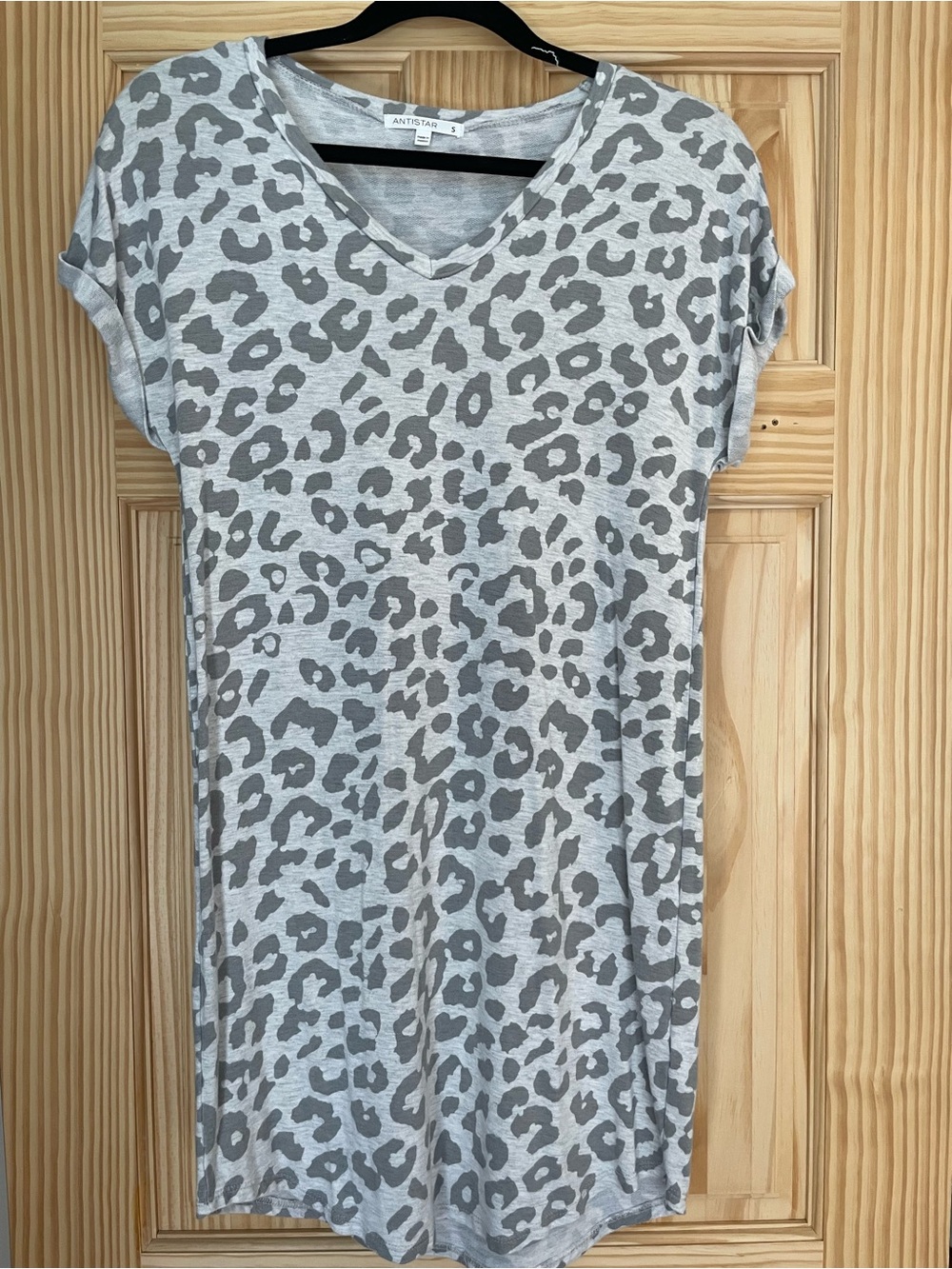 Gray Leopard V-Neck T-shirt Dress